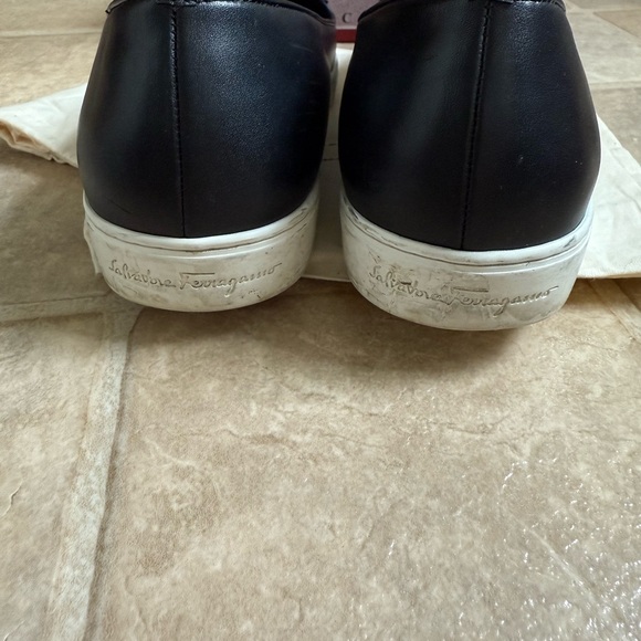 Salvatore Ferragamo Novello Nero Calf Black Leather Flats Sneaker Gold Bow 8.5 - Picture 3 of 10